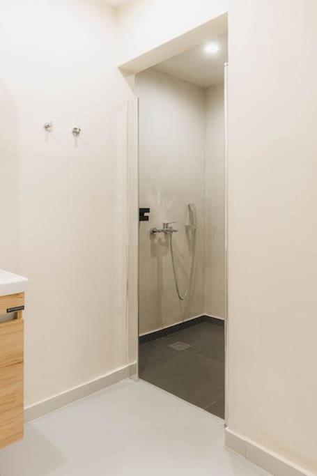 Modern Hiding Place In The Heart Of Athen Exterior foto